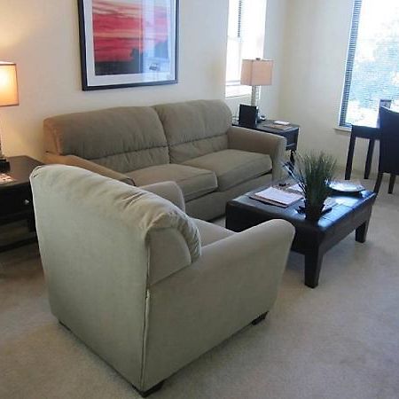 فندق تشامبليفي  Oakwood At Alexan Lenox الغرفة الصورة